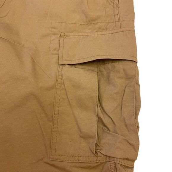 Levi‎ Strauss & Co Khaki Cargo Shorts in Size 38 - Picture 3 of 11